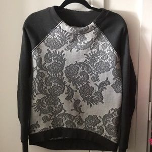 Rare Lululemon crewneck pullover w embroidery Det